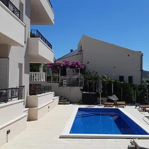 apartment-lizzi-trogir.splithotels.org/